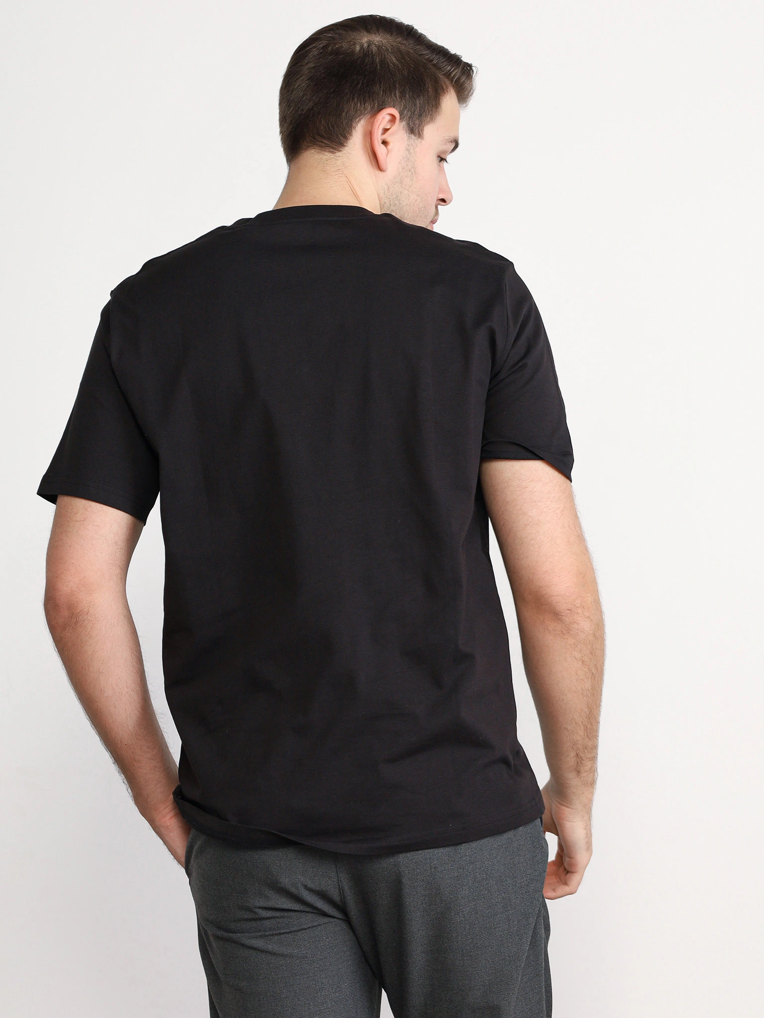 Футболка черного цвета из хлопка